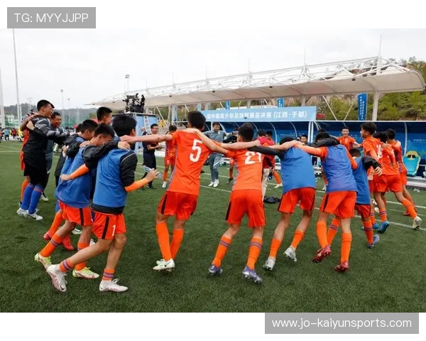 琑队如何建立青训导师与家长的沟通平台，青训俱乐部怎么与学校合作